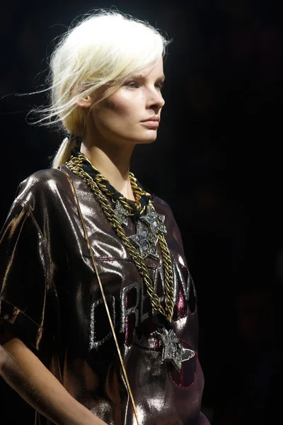 Look 32